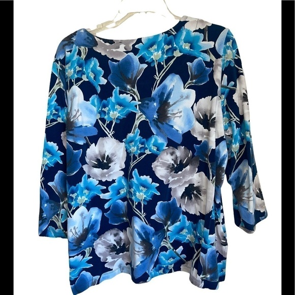 Alfred Dunner Floral Embellished Top. Size Medium - Picture 3 of 5